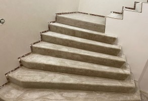 Укладка ковролина и ковровых дорожек на лестницу